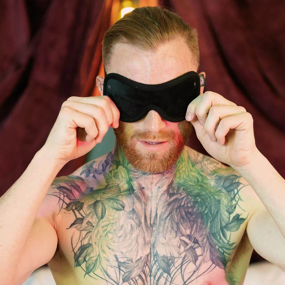 SEI MIO Sensory Surrender Blindfold, Gag and Earplug Kit thumbnail 6
